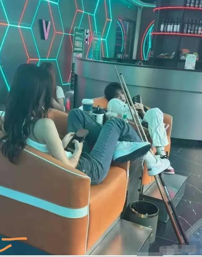 球城的女陪练直接问有没有特殊服务…开元棋牌笑死了！记者暗访贵阳各台(图16)